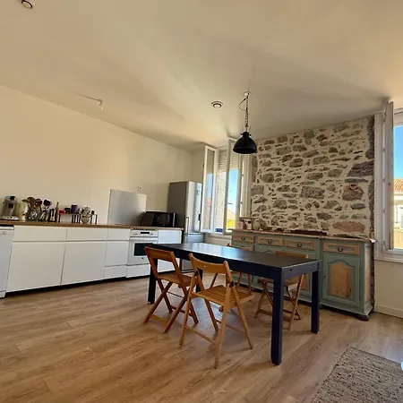 Authentic Neighborhood! 아파트